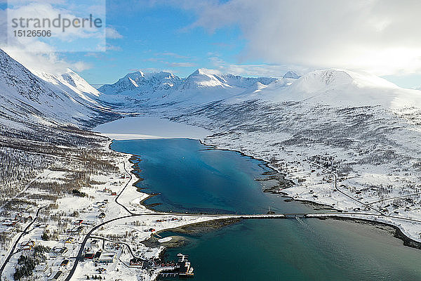 Drohnenansicht von Nordlenangen  Halbinsel Lyngen  Provinz Troms  Norwegen  Skandinavien  Europa