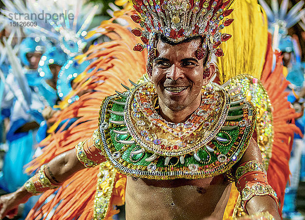 Sambatänzerin bei der Karnevalsparade in Niteroi  Bundesstaat Rio de Janeiro  Brasilien  Südamerika