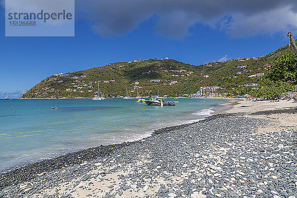 Blick auf den Strand von Cane Garden Bay  Tortola  Britische Jungferninseln  Westindien  Karibik  Mittelamerika