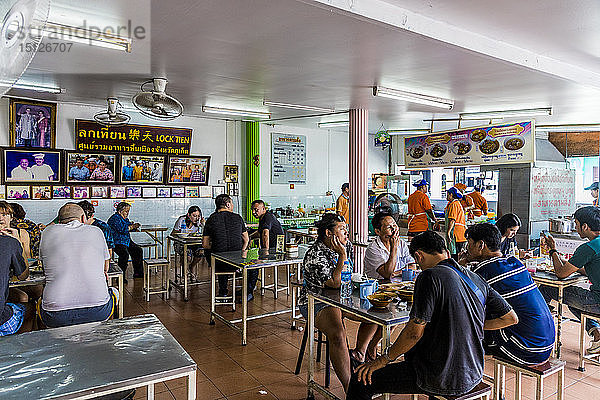 Ein lokales Restaurant in der Altstadt von Phuket  Phuket  Thailand  Südostasien  Asien