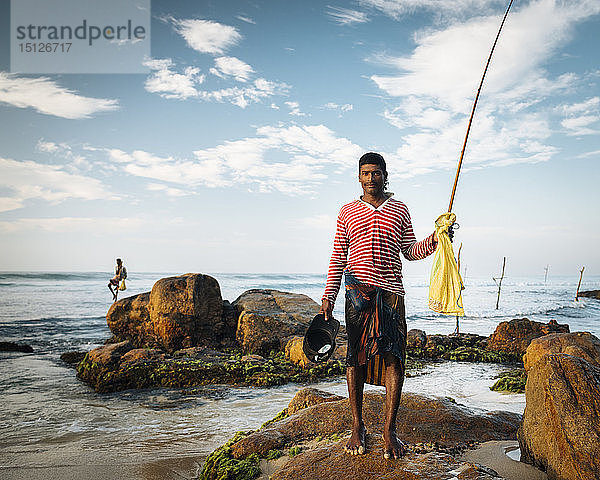 Porträt eines Stelzenfischers  Weligama  Südküste  Sri Lanka  Asien