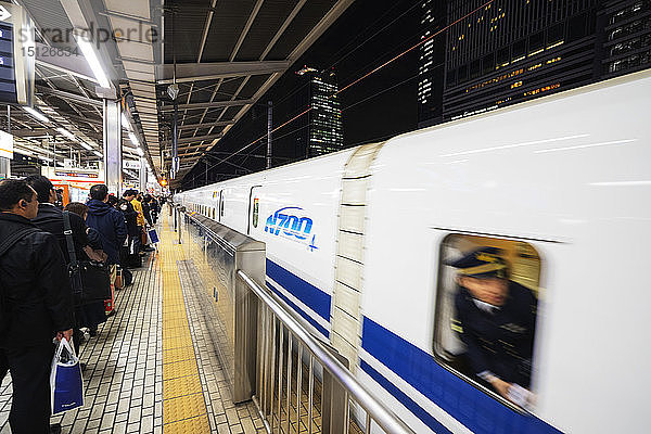 Shinkansen-Hochgeschwindigkeitszug  Kyoto  Japan  Asien