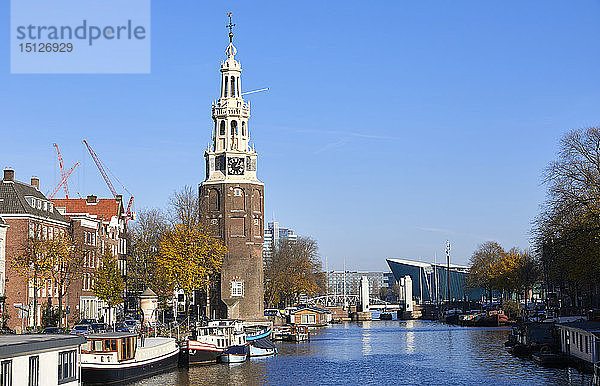 Montelbaanstoren-Turm und Oudeschans-Kanal  Amsterdam  Nordholland  Niederlande  Europa