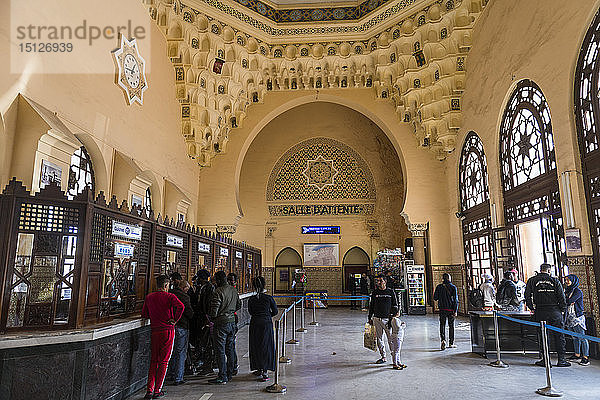 Schöner kolonialer Bahnhof von Oran  Algerien  Nordafrika  Afrika