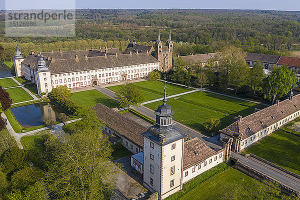 Luftaufnahme der Fürstlichen Abtei Corvey  UNESCO-Welterbe  Nordrhein-Westfalen  Deutschland  Europa