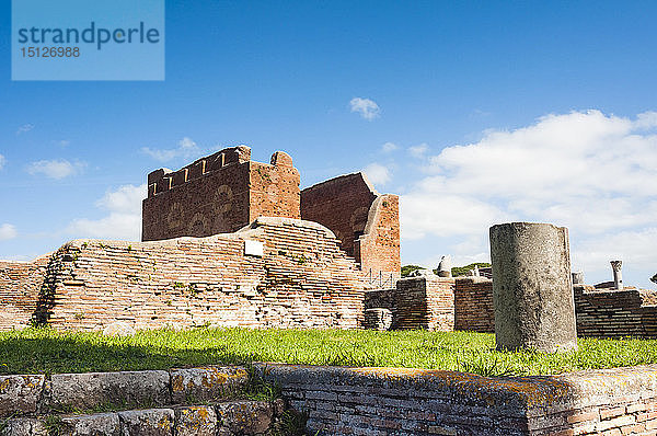 Die Kurie und das Kapitol dahinter  archäologische Stätte Ostia Antica  Ostia  Provinz Rom  Latium  Italien  Europa