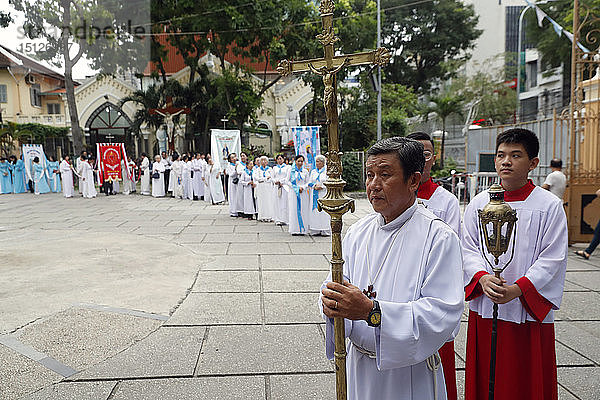St. Philip-Kirche (Huyen Sy-Kirche)  Prozession zum Fest Mariä Himmelfahrt  Ho Chi Minh Stadt  Vietnam  Indochina  Südostasien  Asien