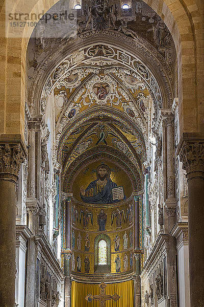Innenraum der Kathedrale von Cefalu  UNESCO-Weltkulturerbe  Sizilien  Italien  Europa
