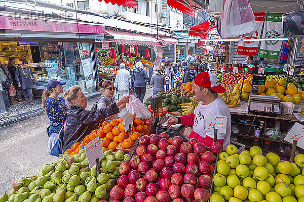 Blick auf den Had veHalak-Markt in der Ha Carmel-Straße  Tel Aviv  Israel  Naher Osten