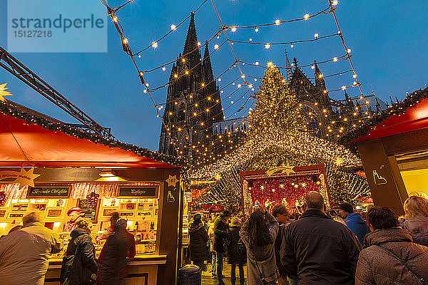 Kölner Weihnachtsmarkt  Köln  Nordrhein-Westfalen  Deutschland  Europa