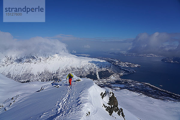 Skitouren in den Lyngen-Alpen  Lyngseidet  Halbinsel Lyngen  Provinz Troms  Norwegen  Skandinavien  Europa