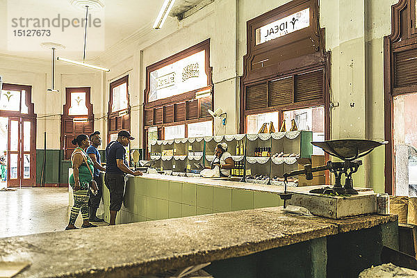 Lokaler Laden im alten La Habana (Havanna)  Kuba  Westindien  Karibik  Mittelamerika