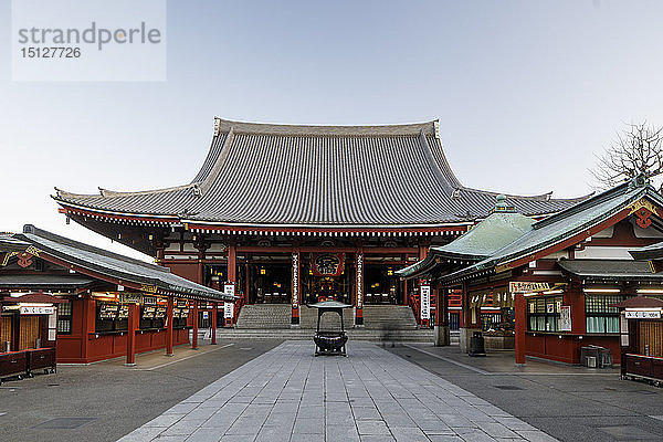Senso-ji-Tempel  ein alter buddhistischer Tempel im Stadtteil Asakusa  Tokio  Japan  Asien