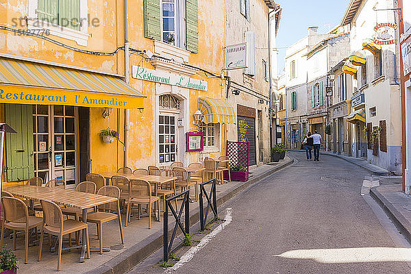 Cafe in Arles  Bouches du Rhone  Provence  Provence-Alpes-Cote d'Azur  Frankreich  Europa