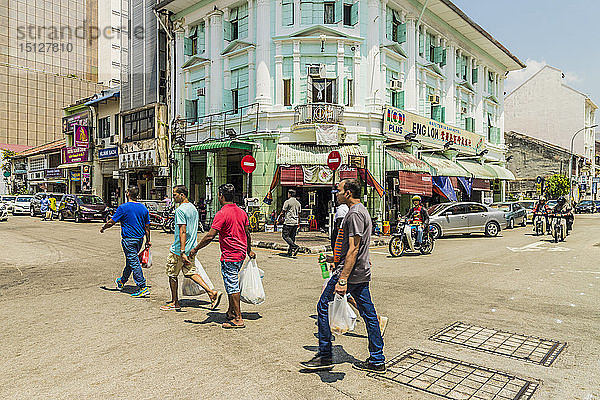 Eine Straßenszene in Little India  George Town  Insel Penang  Malaysia  Südostasien  Asien