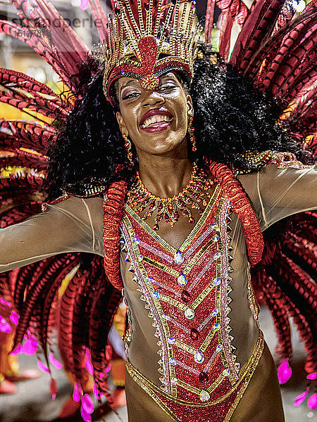 Sambatänzerin bei der Karnevalsparade in Rio de Janeiro  Brasilien  Südamerika