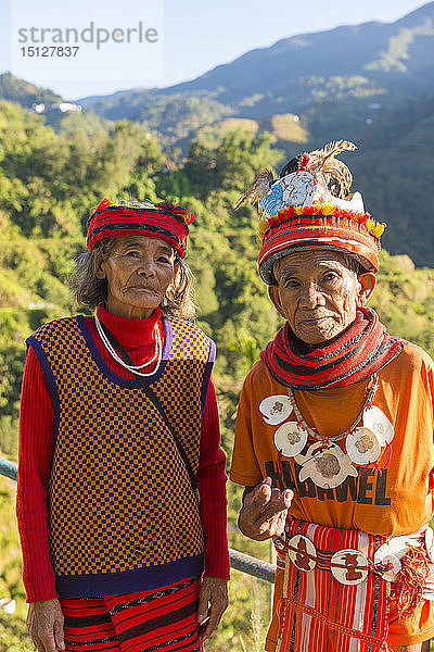 Porträt eines älteren Paares in traditioneller Kleidung  Banaue  Luzon  Philippinen  Südostasien  Asien
