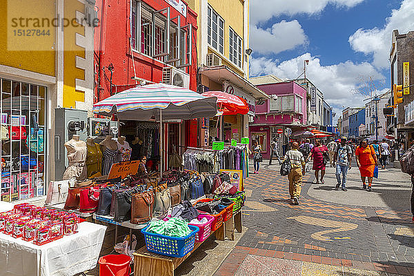 Bunte Stände und Geschäfte in der Swan Street  Bridgetown  Barbados  Westindien  Karibik  Mittelamerika