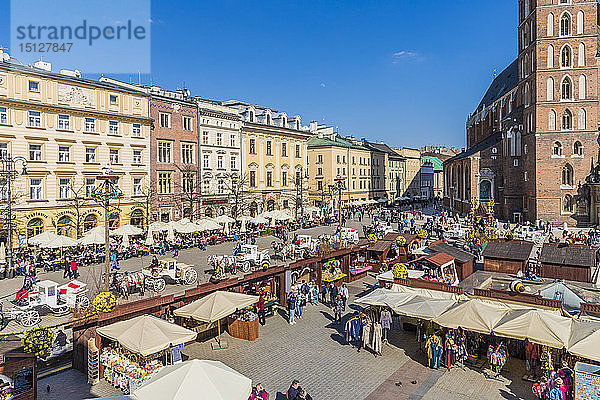 Der Hauptplatz  Rynek Glowny  in der mittelalterlichen Altstadt  UNESCO-Weltkulturerbe  Krakau  Polen  Europa