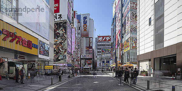 Das futuristische Einkaufsviertel Akihabara Electric Town  Tokio  Japan  Asien