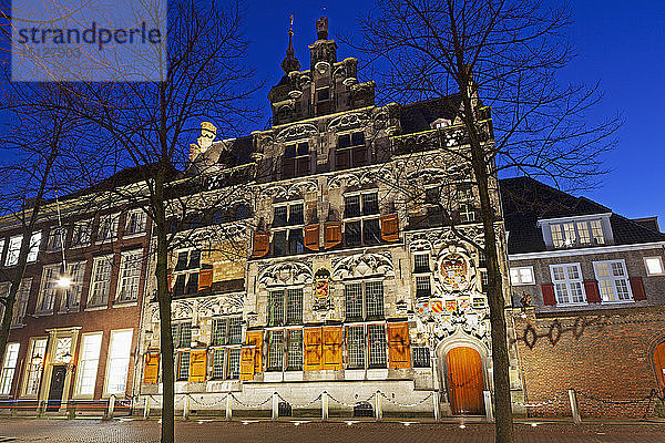 Das Gemeenlandshuism  ein historisches Gebäude an der Oude Delft Gracht in Delft  Südholland  Niederlande  Europa