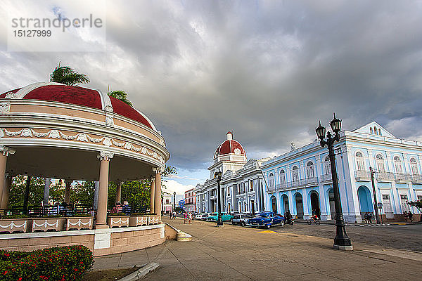 Parque Jose Marti  Palacio del Gobierno  Regierungsgebäude  Cienfuegos  UNESCO-Weltkulturerbe  Kuba  Westindien  Karibik  Mittelamerika