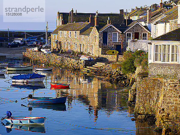 Das malerische Fischerdorf Mousehole  Cornwall  England  Vereinigtes Königreich  Europa