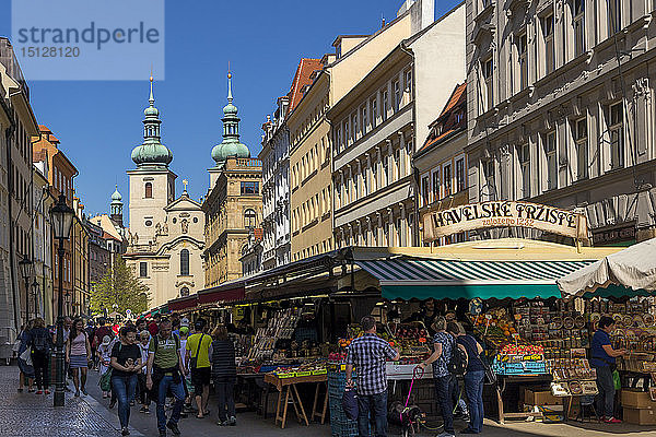 Havelska-Markt in der Altstadt mit der Kirche St. Gallen im Hintergrund  Prag  Böhmen  Tschechische Republik  Europa