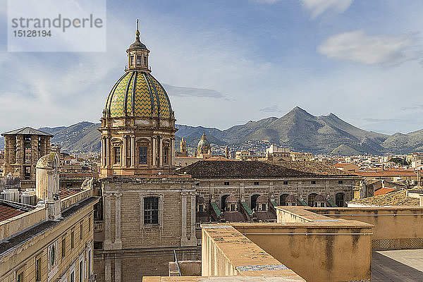 Kuppel der Kirche San Giuseppe dei Padri Teatini von der Kirche Santa Caterina aus gesehen  Palermo  Sizilien  Italien  Europa