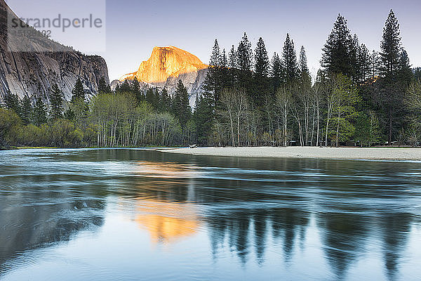 Half Dome  Yosemite-Nationalpark  UNESCO-Welterbe  Kalifornien  Vereinigte Staaten von Amerika  Nordamerika