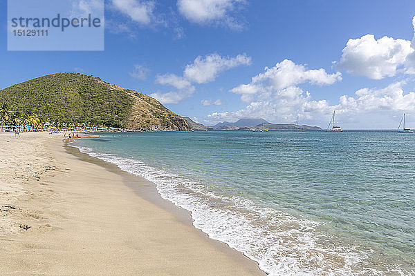 Blick auf den Strand von Frigate Bay  Basseterre  St. Kitts und Nevis  Westindien  Karibik  Mittelamerika
