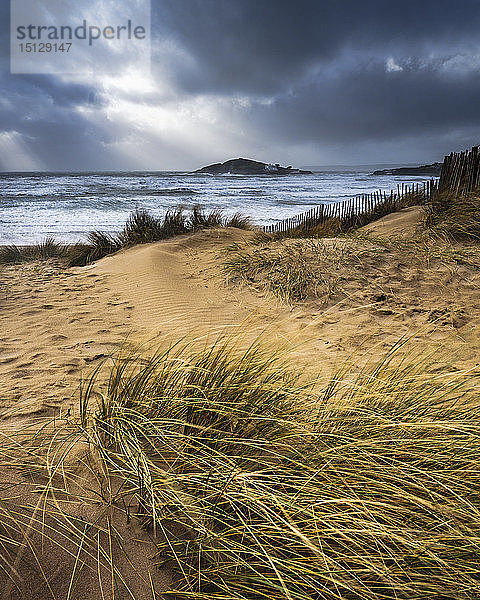 Der Strand von Bantham während eines Sturms  in der Nähe von Kingsbridge  Devon  England  Vereinigtes Königreich  Europa