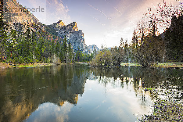 Drei Brüder  Yosemite-Nationalpark  UNESCO-Welterbe  Kalifornien  Vereinigte Staaten von Amerika  Nordamerika