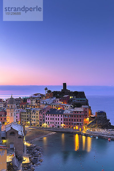 Sonnenaufgang in Vernazza  Cinque Terre  UNESCO-Weltkulturerbe  Ligurien  Italien  Europa