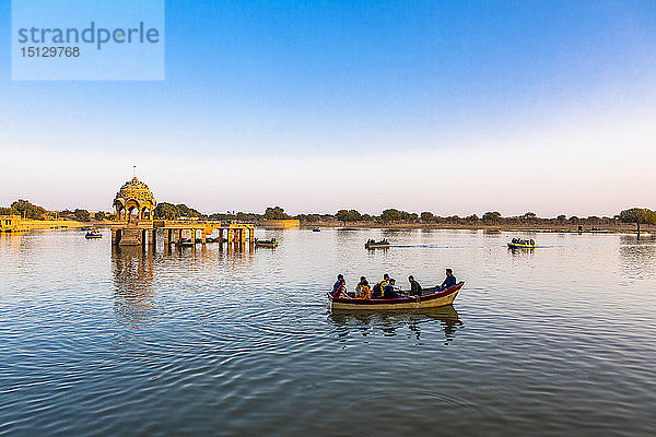 Gadisar-See im späten Nachmittagslicht  Jaisalmer  Rajasthan  Indien  Asien
