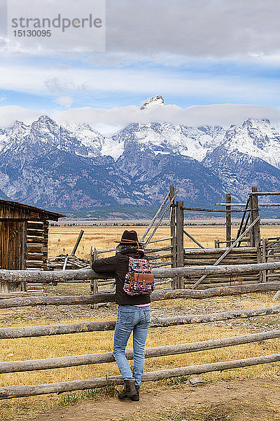 Mormon Row und Teton Range  Grand Teton National Park  Wyoming  Vereinigte Staaten von Amerika  Nordamerika