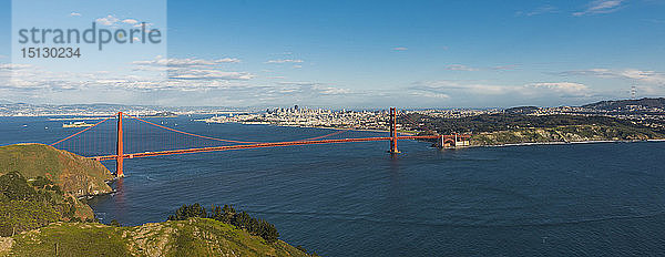 Blick auf die Stadt und die Golden Gate Bridge von den Marin Headlands  San Francisco  Kalifornien  Vereinigte Staaten von Amerika  Nordamerika