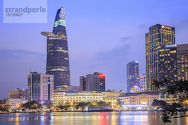 Die Skyline des Central Business District von Ho-Chi-Minh-Stadt mit dem Bitexco-Turm und dem Saigon-Fluss  Ho-Chi-Minh-Stadt  Vietnam  Indochina  Südostasien  Asien