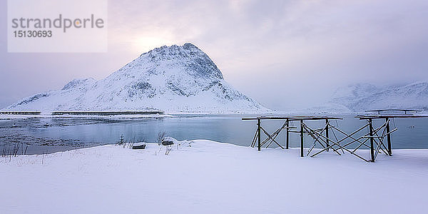 Lofoten im Schnee  Lofoten Inseln  Nordland  Arktis  Norwegen  Europa