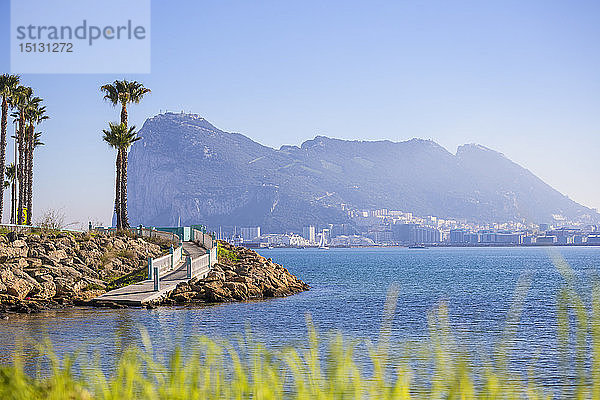 Blick auf den Felsen von Gibraltar  Gibraltar  Europa