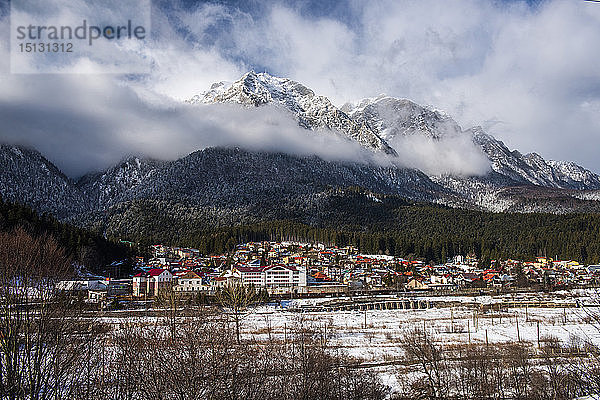 Winterlandschaft der Bucegi-Berge  Karpaten  Sinaia  Rumänien  Europa