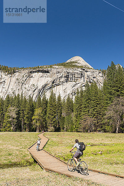 Radfahren  Yosemite-Nationalpark  UNESCO-Welterbe  Kalifornien  Vereinigte Staaten von Amerika  Nordamerika
