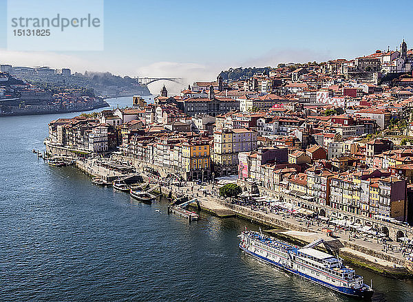 Fluss Douro und Stadtbild von Porto  Blick von oben  Porto  Portugal  Europa