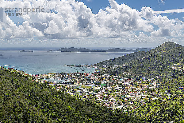 Erhöhte Ansicht von Road Town  Tortola  Britische Jungferninseln  Westindien  Karibik  Mittelamerika