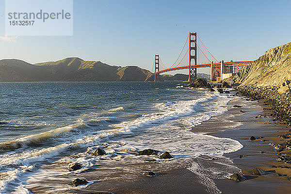 Golden Gate Bridge von Marshall's Beach  San Francisco  Kalifornien  Vereinigte Staaten von Amerika  Nordamerika