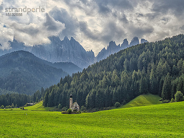 Santa Magdalena in Val di Funes  Kirche St. Johannes in Ranui  Fünser Tal  Trentino-Südtirol  Italien  Europa