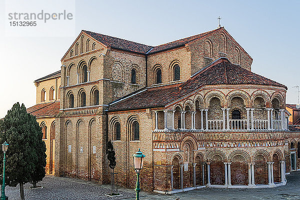 Außenansicht der Basilika Santa Maria e San Donato (Basilica dei Santi Maria e Donato) aus dem 7. Jahrhundert  Murano  Venedig  UNESCO-Weltkulturerbe  Venetien  Italien  Europa