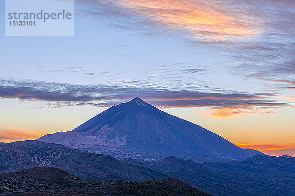 Der Berg Teide bei Sonnenuntergang  UNESCO-Weltkulturerbe  Teneriffa  Kanarische Inseln  Spanien  Atlantik  Europa