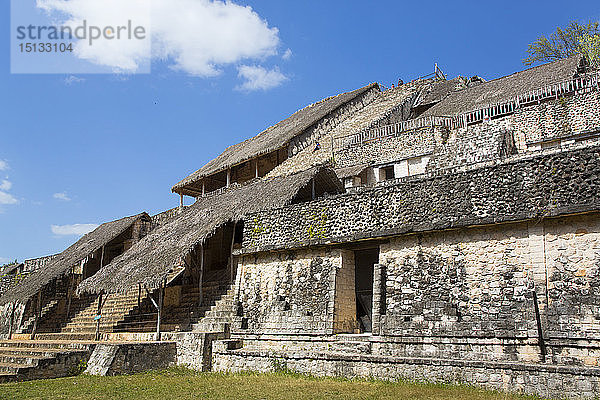 Struktur 1 mit überdachter Stuckfassade  Akropolis  Ek Balam  Yucatec-Mayan Archaeological Site  Yucatan  Mexiko  Nordamerika