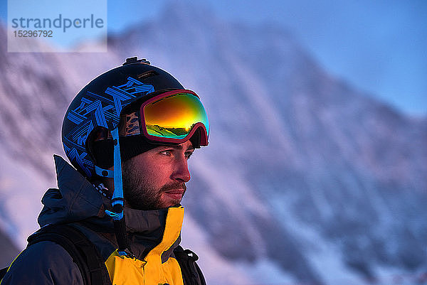 Porträt eines Skifahrers  Saas-Fee  Wallis  Schweiz